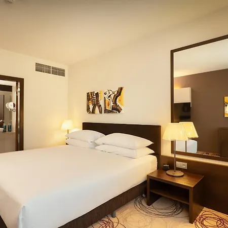 Doubletree By Hilton מלון 4*