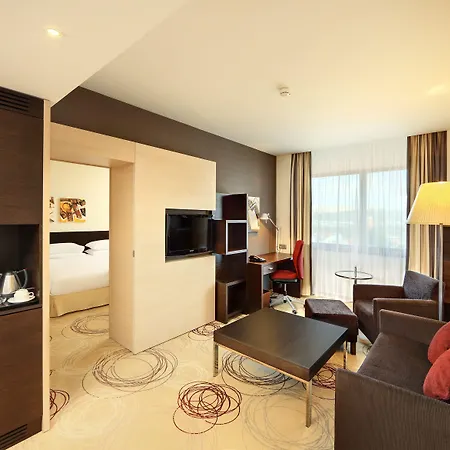 מלון Doubletree By Hilton קושיצה