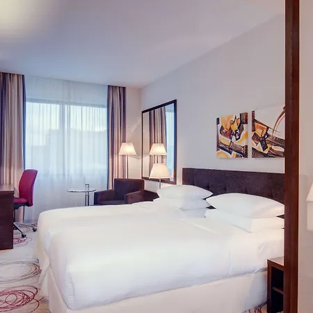 מלון Doubletree By Hilton קושיצה