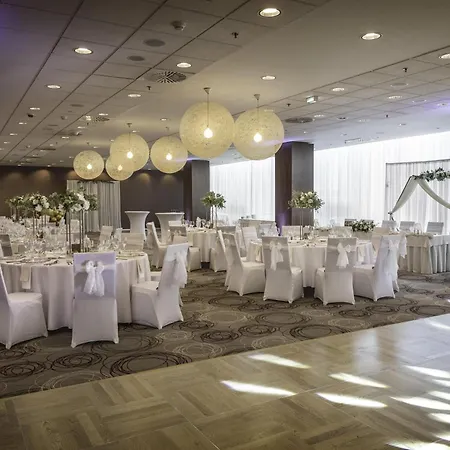Готель Doubletree By Hilton