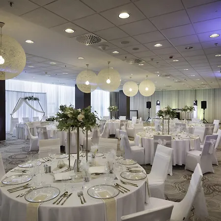 Doubletree By Hilton Готель Кошице